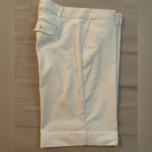 Women’s Banana Republic white size 2 Bermuda shorts